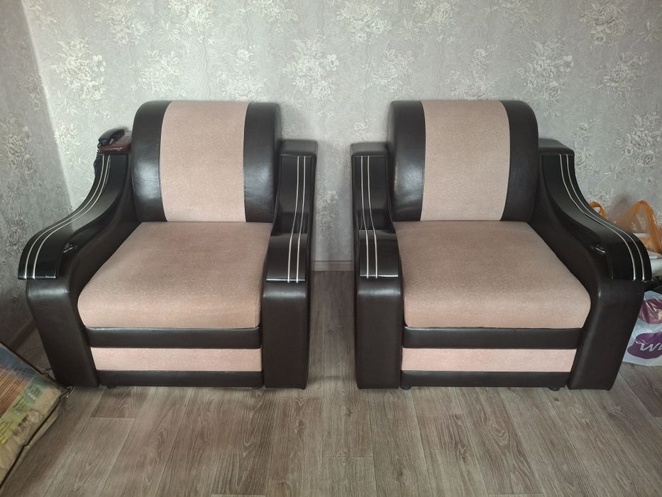 Продам  два кресла