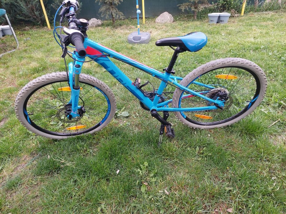 Bicicleta Cube cu roti pe 24"