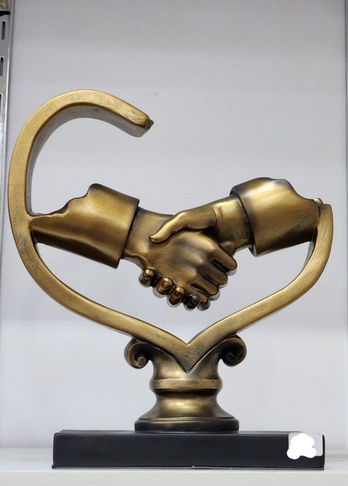 Статуэтка LUCKY SHAKE HANDS, абстрактная