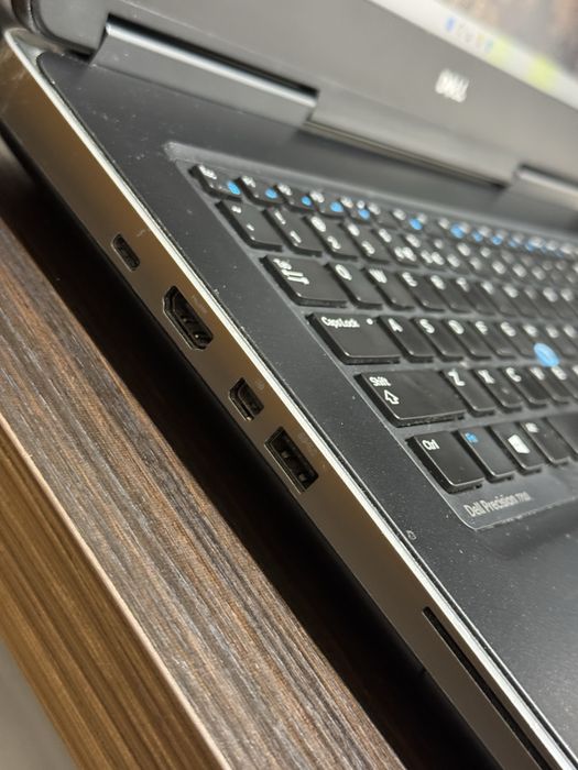 Dell Precision 7710 / i7-6820HQ / 16GB / Radeon R9 M375X 2GB / SSD 512GB