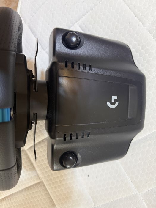 Logitech g923.