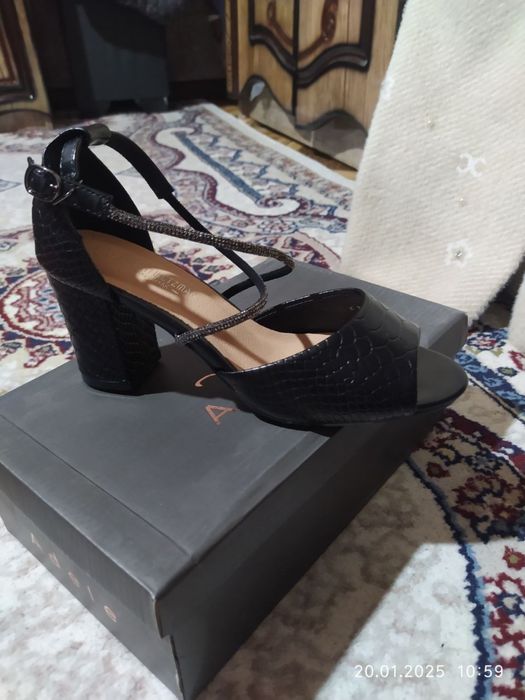 Palto ko’p kiyilmagan narxi 150 ming so’m