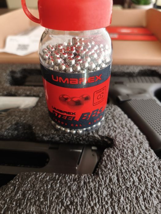 Продавам airsoft Glock 19 MOS