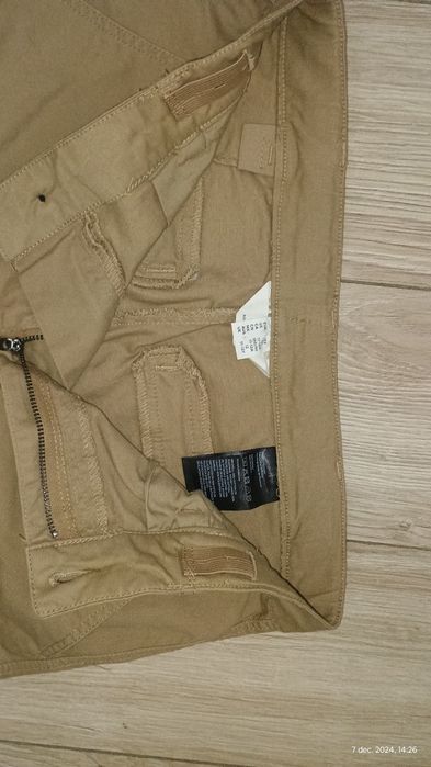 Pantaloni băiat de culoare crem