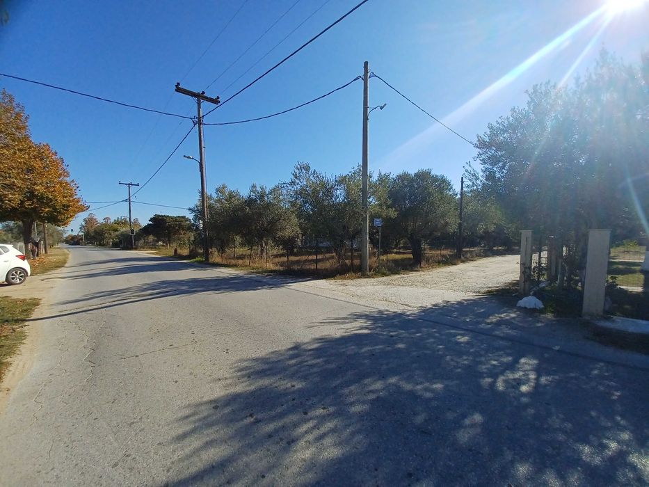 Продава ТОП парцел 300м2 на пътя към плажа Паралия Врасна,Гърция