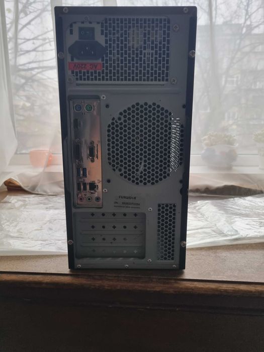 Продавам настолен компютър с процесор AMD Sempron 2650 (AM1/1.45GHz