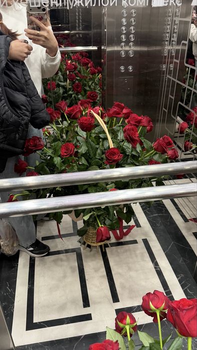 Красные розы огромный букееееееет