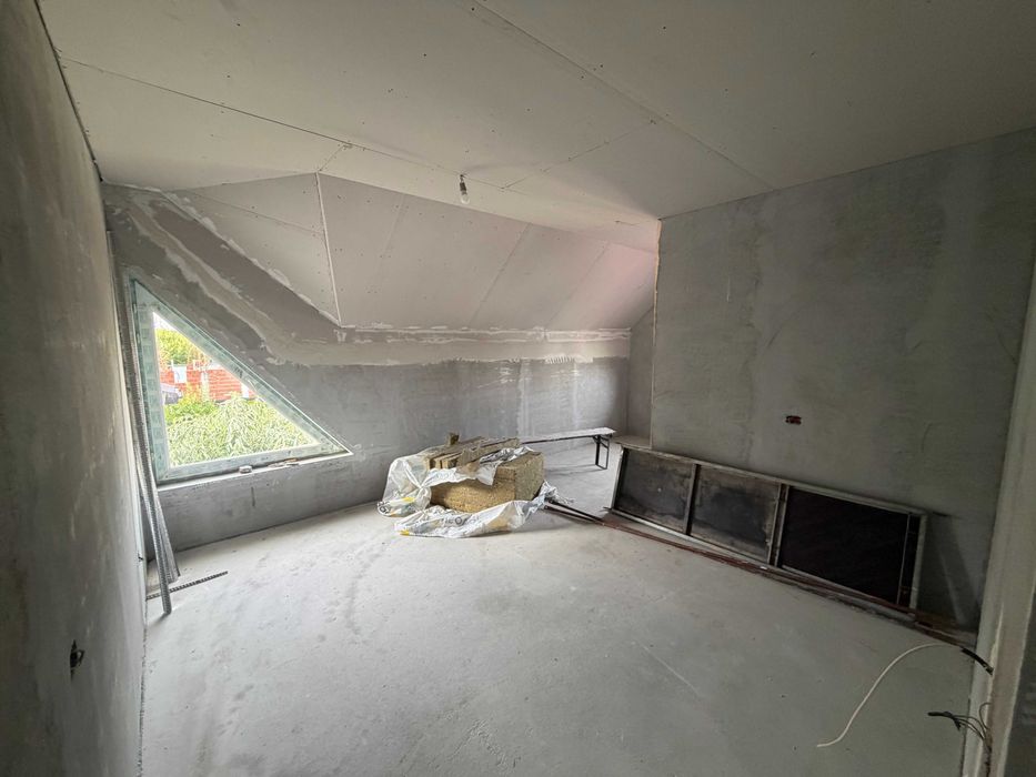 Casă P+1E+M 430 mp, teren 965 mp, semifinisată – Pasărea, Brănești