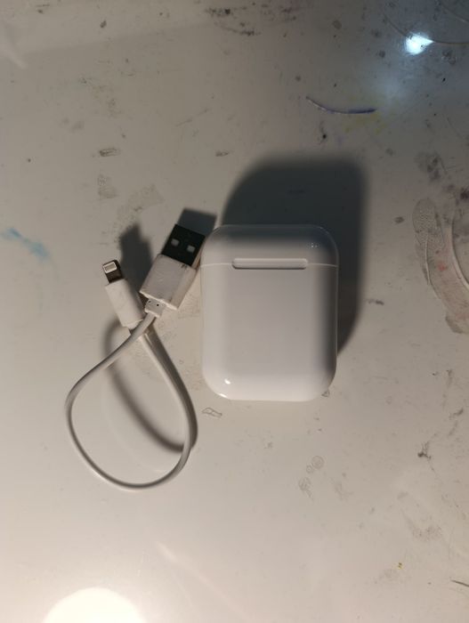 Продаю наушники i18