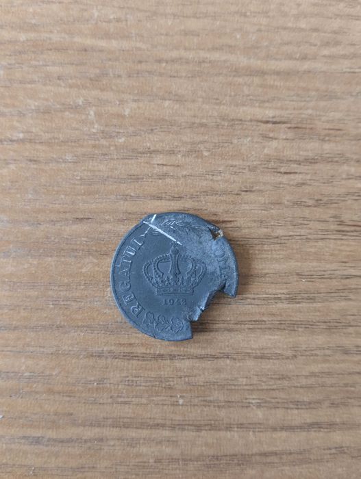 Продам старинную монету 5 LEI 1942