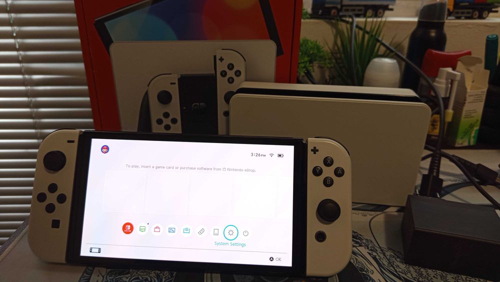 Nintendo Switch OLED 64GB + Dock + Кутия | Отлично състояние | ПОДАРЪК