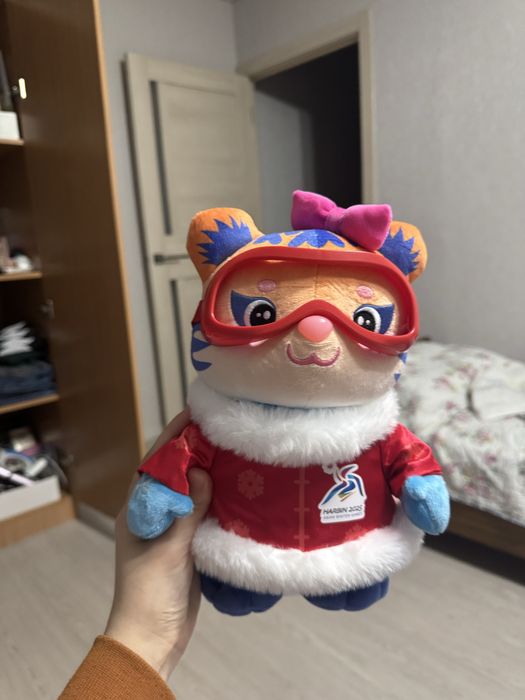 Мягкая игрушка символ зимних игр в Китае