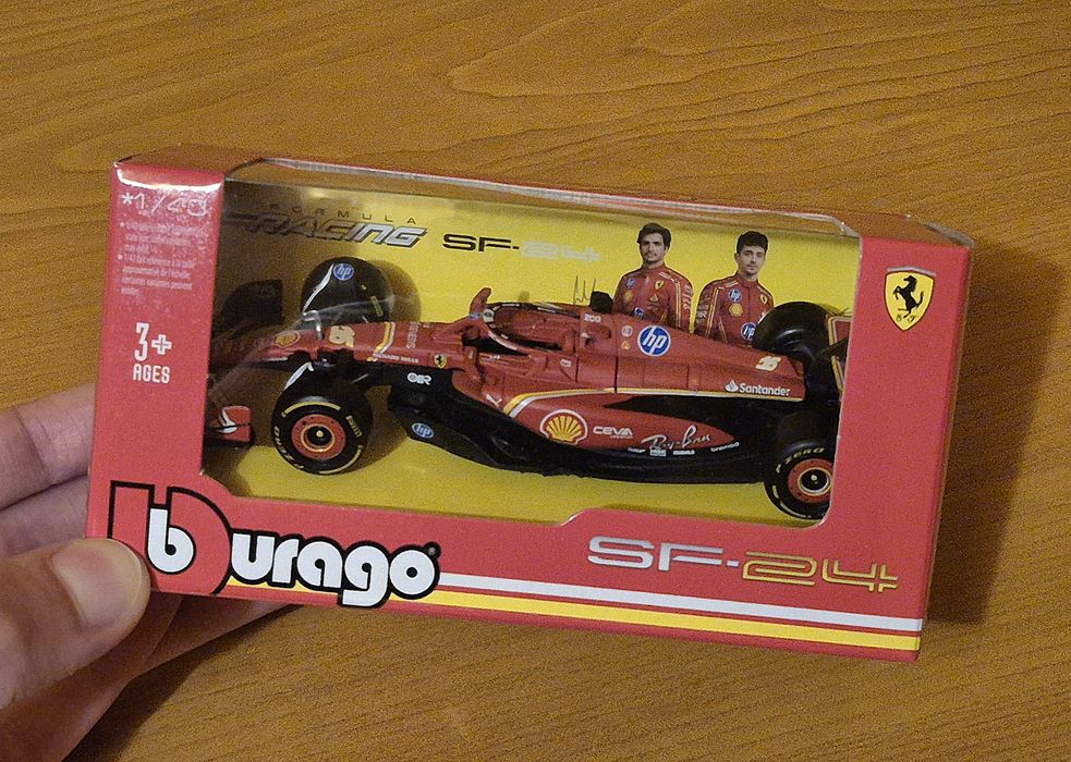 Machete auto scara 1 43 Formula 1 Bburago Red Bull Petronas Ferrari