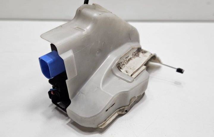 Broasca usa stanga fata 3D1837015AB Volkswagen VW Golf a 5-a generati