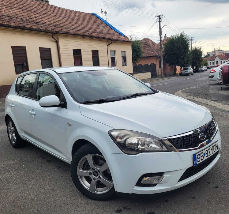 KIA CEED 1.4 an 2012 euro 5 90  CP stare deosebita tehnica si estetica carte service unic propietar,recent adus factura garantie