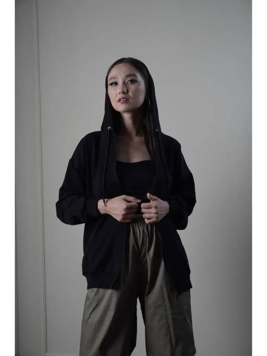 продам кофту зипку