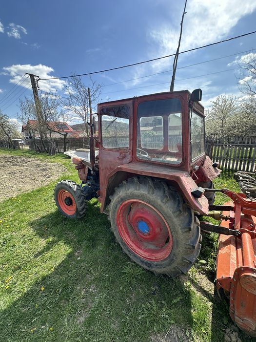 Tractor Universal UTB445