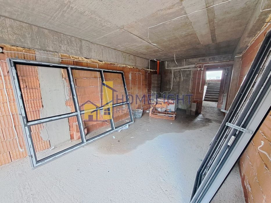 Тристаен апартамент в кв. Бояна