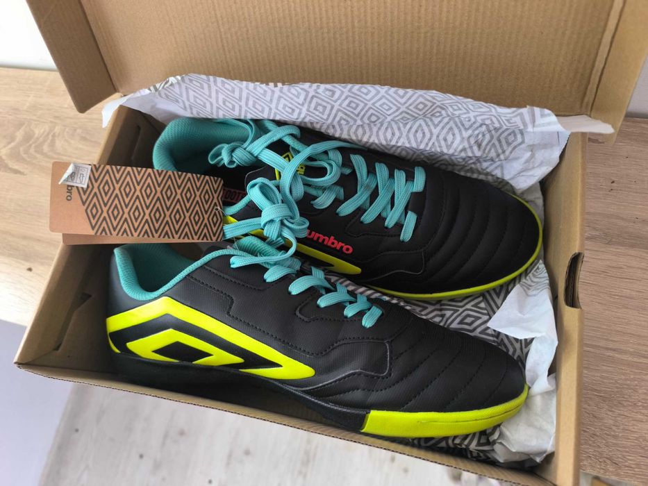 Стоножки за футбол Umbro 44