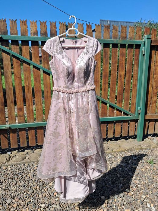 Rochie de gala roz cu margele