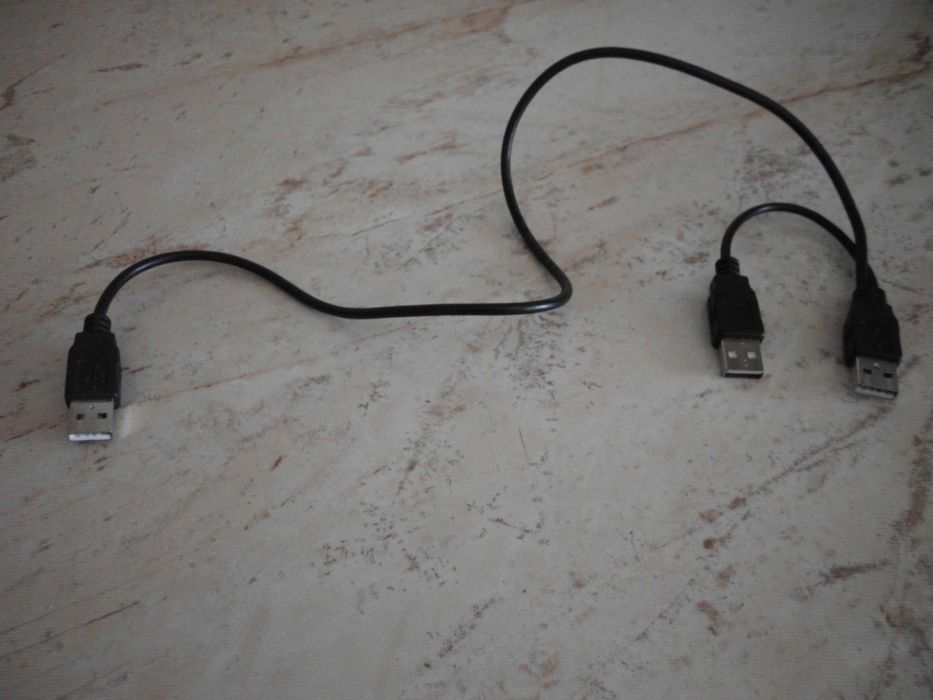 Cablu de date cu trei mufe USB