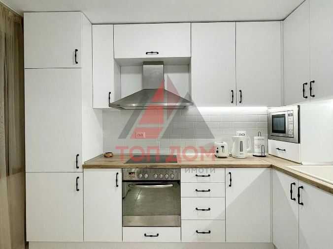 Дава се под наем Тристаен апартамент в Варна, Център - 135 кв.м за 1000 € - Снимка #2