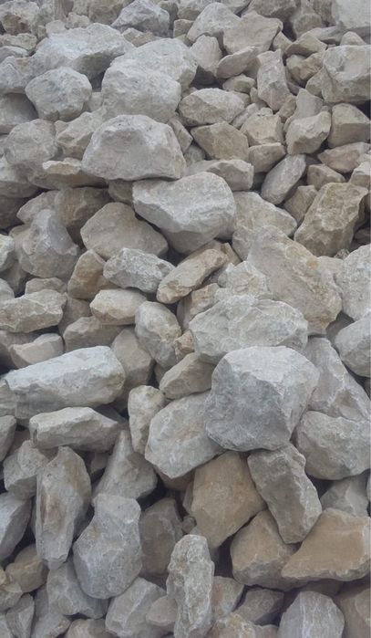 Piatra alba concasata de calcar/granit pentru decor