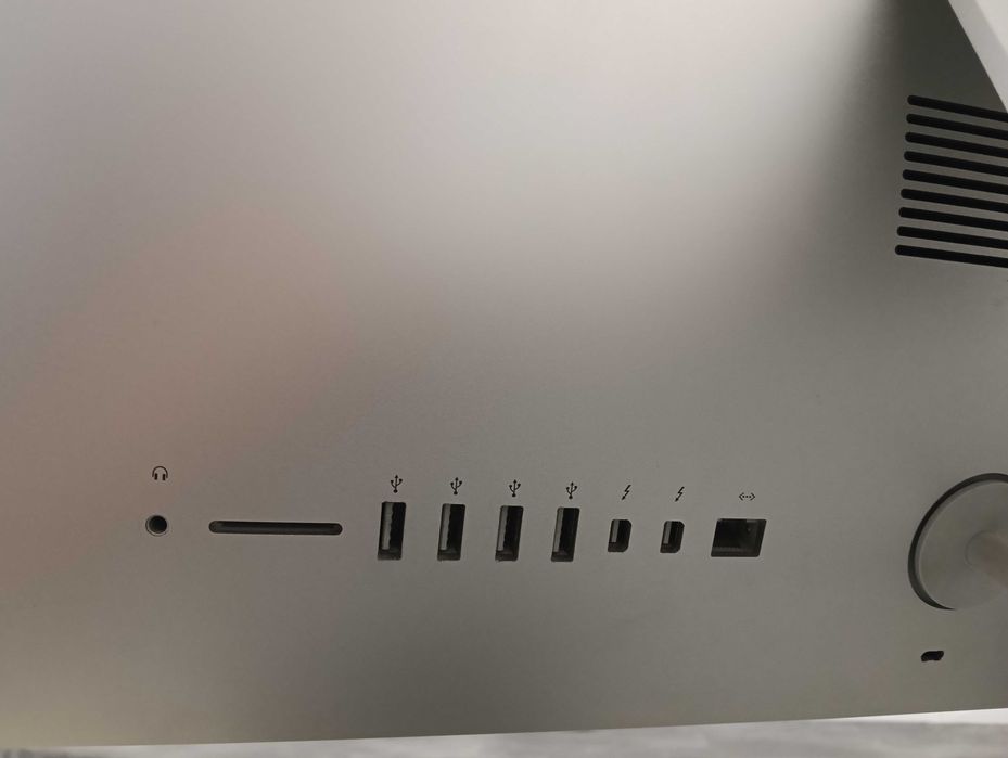 Vand Imac 21.5” Late 2013 i5 2.7Ghz la Cutie