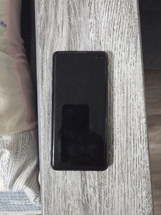 Продам  телефон самсунг s 10+  вьетнам