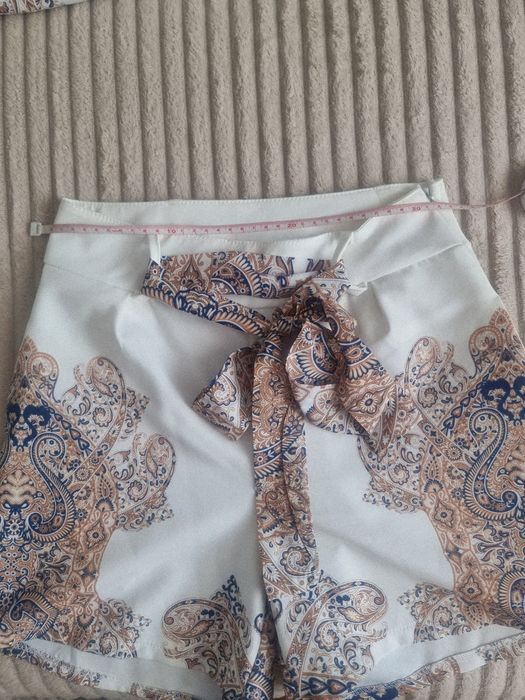 Compleu dama bluza pantalon..este nou fara eticheta.