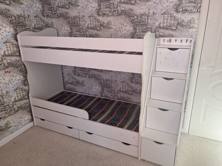 Двухъярусная кровать