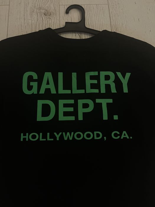 Tricou Gallery Dept (Negru cu verde)