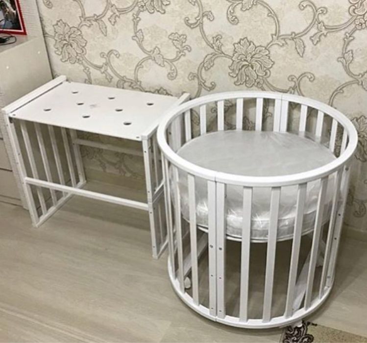 Кровать и бортики на кровать