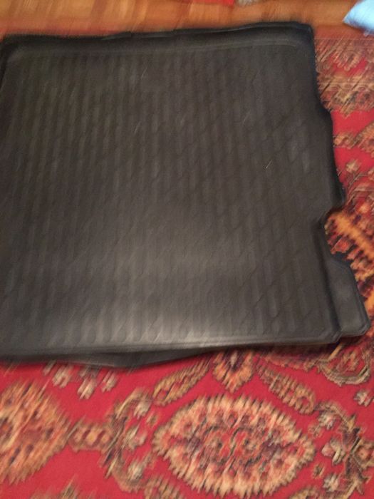 Полики резиновые на мерседес багажник