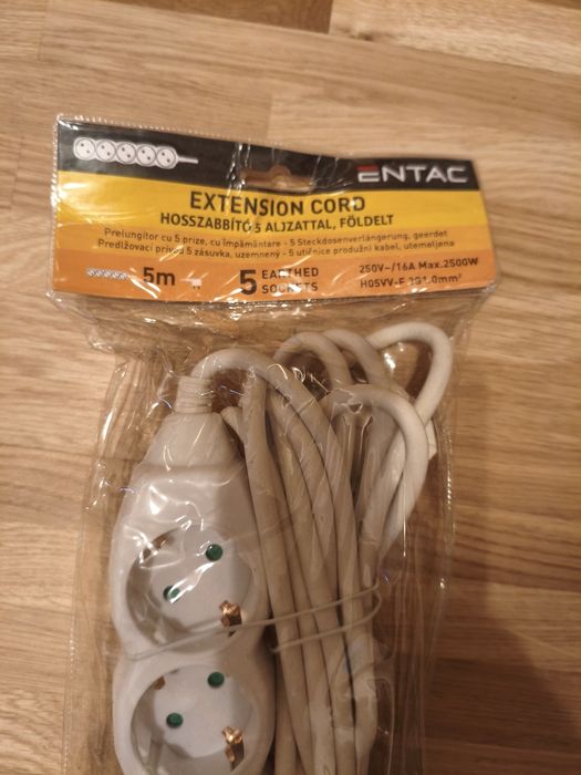 Prelungitor cu 5 prize și cablul de 5m