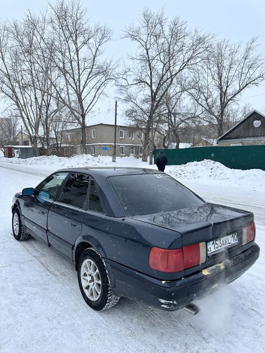 Audi 100 C4.