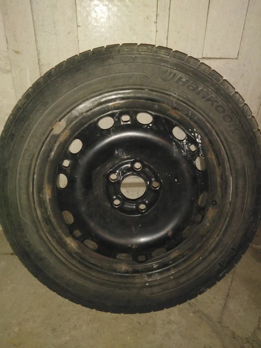 Vând roți iarnă cu genți de metal