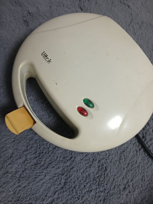 Продам две вафельницы за дешево