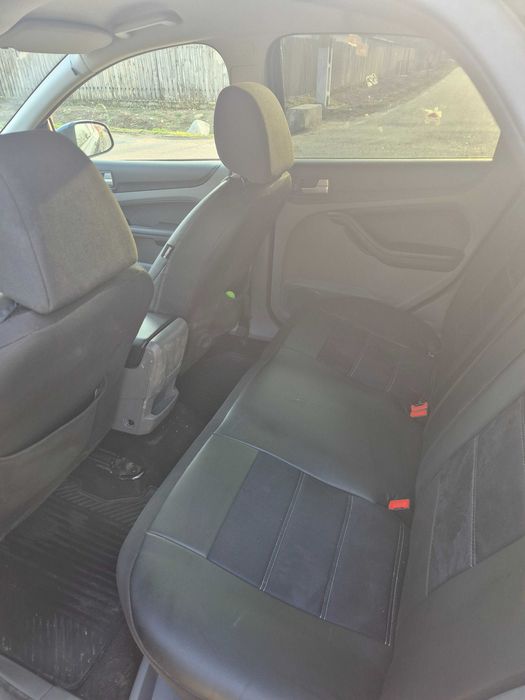 Vand ford 2006,foarte bine intretinuta