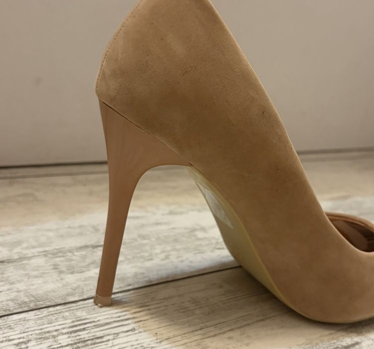 Дамски бежови токчета