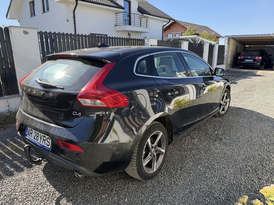 RAR  Volvo V40 D4 2.0 Diesel 190 CP, an 2015, Plafon Panoramic, Piele bej, Scaune încălzite