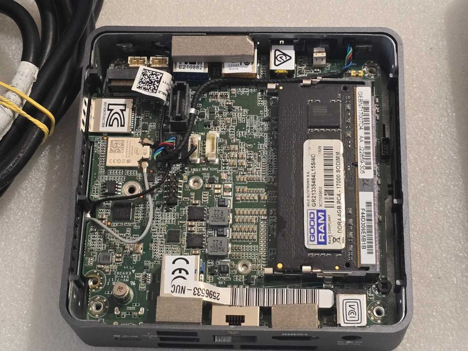 Mini PC Intel NUC 7i3BNK, i3 Gen 7, 4GB RAM, Fără SSD WI-Fi, Bluetooth