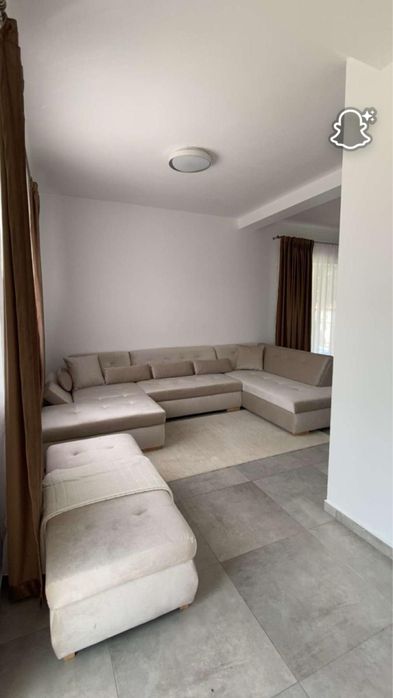 Vand canapea folosita 3 luni e ca noua