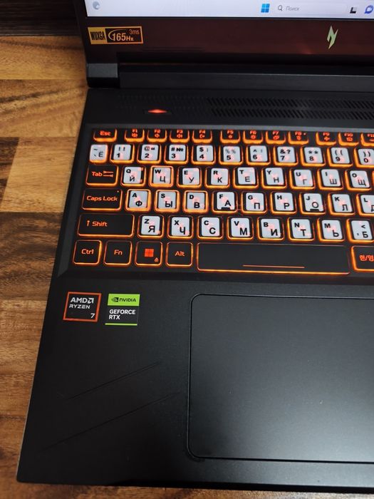 Acer nitro v16.RTX4060 8gb/Ryzen7 8845HS/16gb ddr5/512gb ssd/16"IPS
