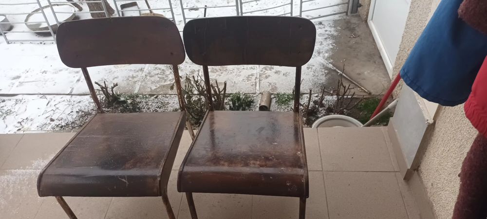 Mobilier medical vintage,cuiere,mese,scaune maternitate