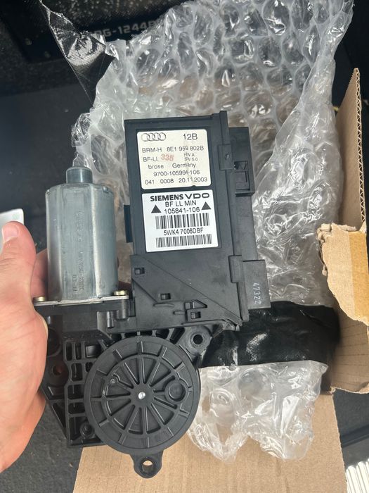 vând motoraș geam față dreapta audi a4 b6 2004