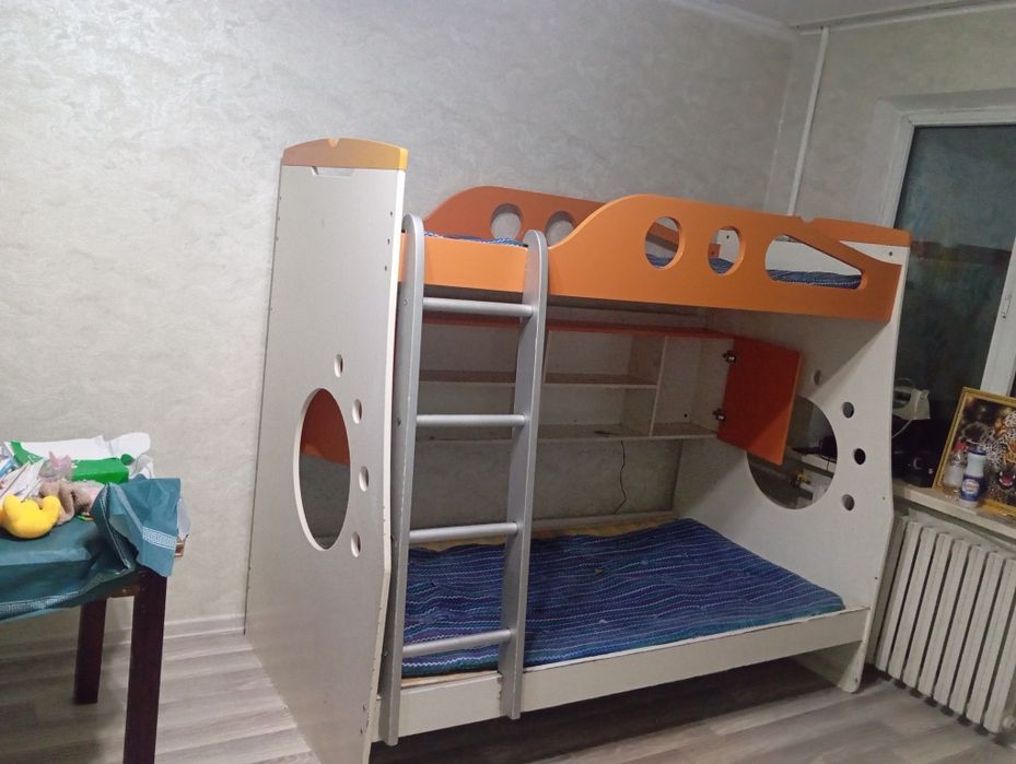 Продам двухярусную кровать
