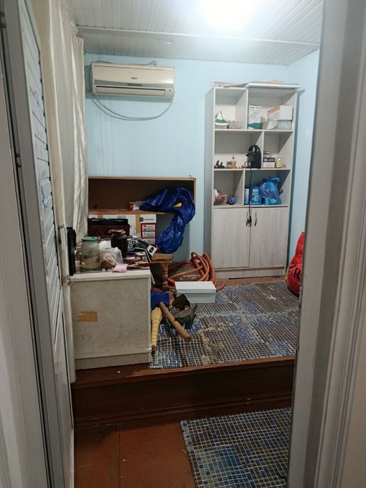 Срочно продаю 2 ком под нежилой офис
