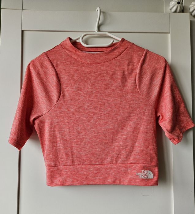 Дамски блузи и тениски