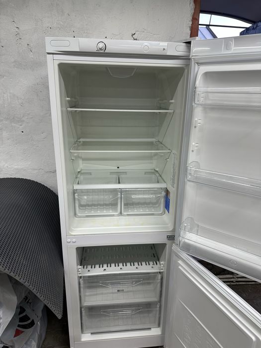 Холодильник Indesit